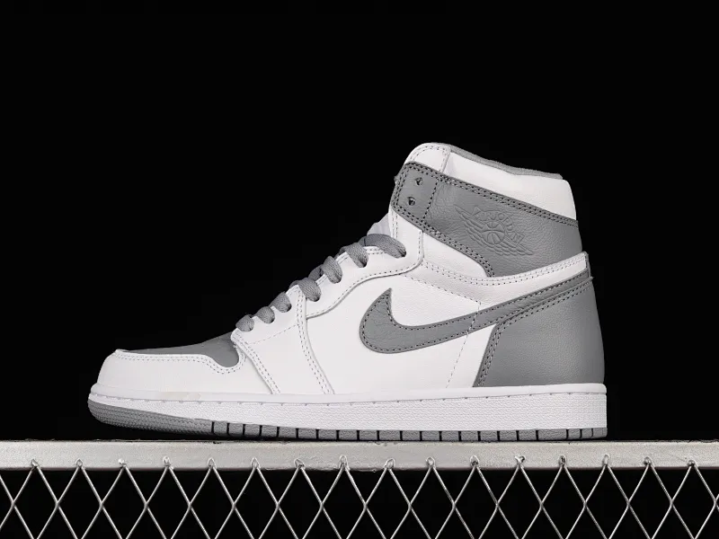 All categories Air Jordan Jordan series basketball shoes Air Jordan 1 High Pure original Air Jordan 1 High OG "Stealth" AJ1 Joe 1 white gray 555088-037